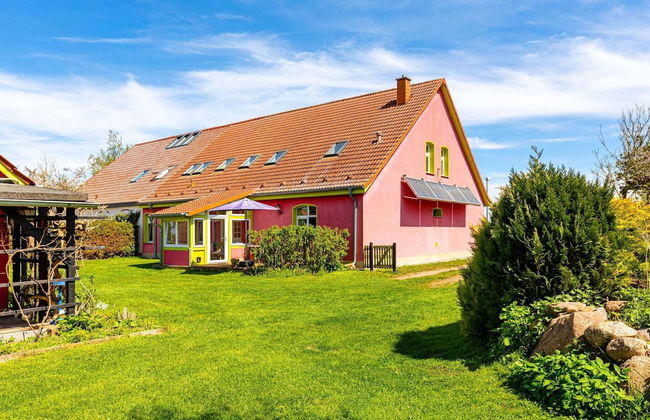 Apartment in Altentreptow With Garden - Foto 1