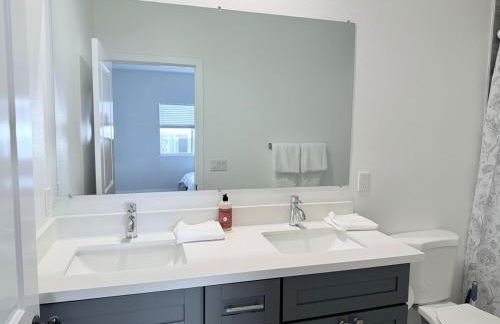 Modern Family Haven - Minutes from Disney Magic-OC - Foto 35