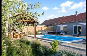 Olive Tree House with Jacuzzi, WiFi and 40m2 pool - Foto 11