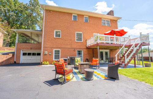 Martinsville Gem - Fireplace, Pets, Near the Park - Foto 41