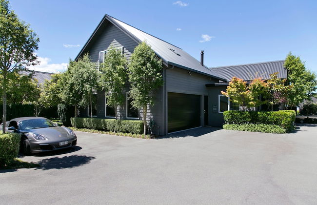 The Lakeview House Apartment - Photo 15