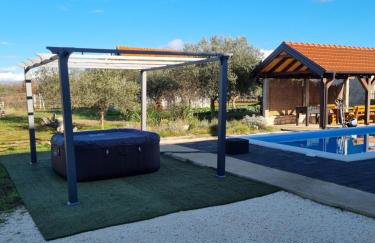 Olive Tree House with Jacuzzi, WiFi and 40m2 pool - Foto 3