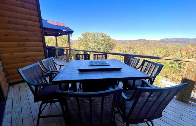 Lazy Bear Lodge 5 Bedroom Cabin by RedAwning - Photo 40