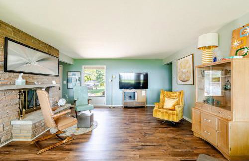 All the Waters Retro Home on Lake Michigan- Your Own PRIVATE BEACH - Foto 48