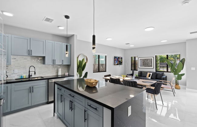 Spacious 4-BR House for Your Comfort - Foto 16