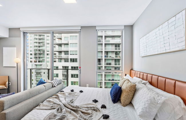 Modern High-Rise Condo with Pool/Gym, in Central DT MIAMI! - Photo 32