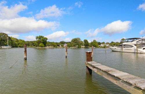 Waterfront Getaway, Dock Your Boat & Play! - Foto 35