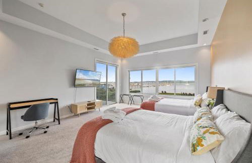 Piermont Waterfront Villa with Hot Tub - Photo 2