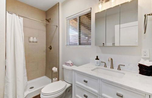 Country Charmer Single Story Cottage Pet Friendly - Foto 8