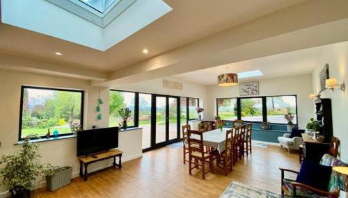 Elegant & spacious farmhouse with wonderful views - Foto 2