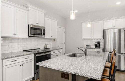 Beautiful Home with Lake and Marina Access, Firepit, Golf Cart Included - Foto 8