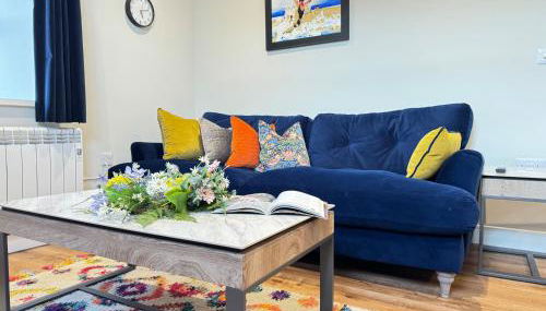 Apartment - Sleeps 2 - Pet Friendly - Parking - Foto 1