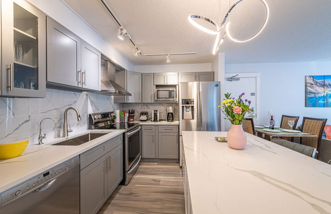 Luxurious Honeymoon & Anniversary Suite - Photo 4