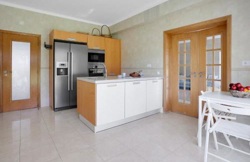 Sunny Villa in Lagoa de Albufeira - private pool by Lisbeyond - Foto 18