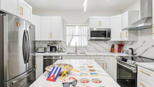 NEW! Havana Nights Villa ! Walk to Calle Ocho! - Foto 2, stove, dishwasher, pet friendly, toaster, minibar