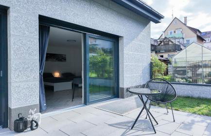 ALFA Stuttgart Doppelzimmer Teeküche Porsche Bosch l Gemeinschaftsbad WIFI SmartTV l Terrasse l Double room with kitchenette and shared bathroom l Terrace BS21A4 - Foto 4