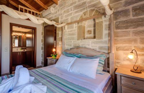 Hectoras Villa in Plaka BY APOKORONAS-VILLAS - Photo 32