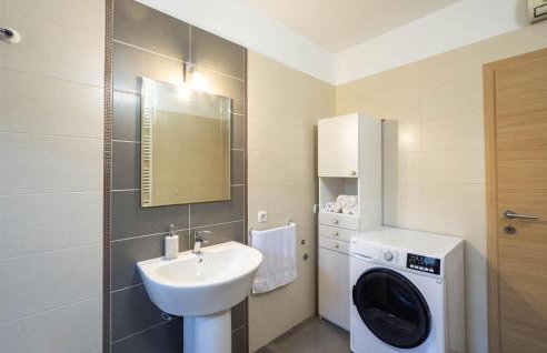 Awesome Home In Tugare With Kitchen - Foto 36