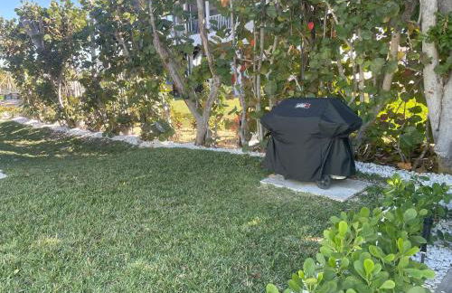 Heated Pool Home steps to the beach - Foto 23