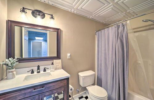 Woodsy Mountain-View Getaway with Hot Tub! - Foto 17