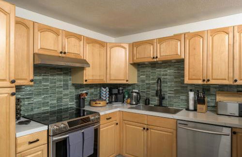 NEW Modern, Luxury Home with Hot Tub, Gym, Sauna, and 12 Minutes to Denver - Foto 6