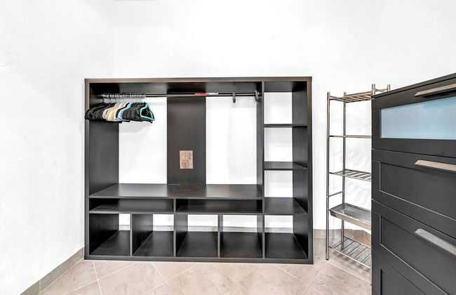 Family-friendly 5BR Home w/ Heated Pool & Parking - Foto 11