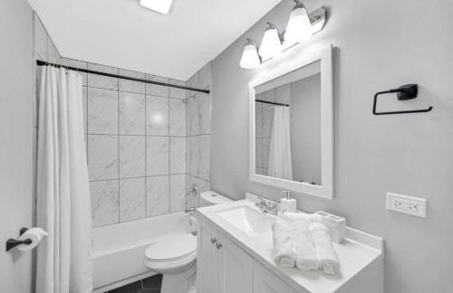 Spacious Haven 8-Min to Chicago Sleeps 10 - Foto 3