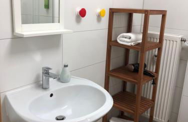 Eleonoras Ferienwohnung in Würzburg Stadt am Park mit Balkon inklusive eigenen Parkplätzen vor der Tür - Foto 13