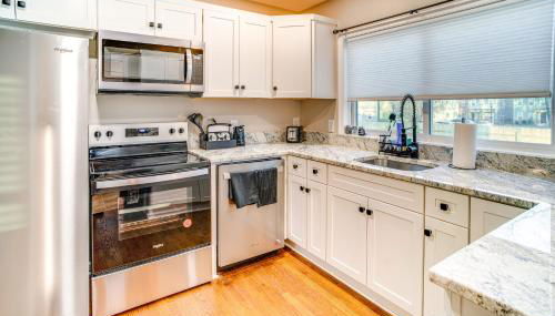 Home 14 Mi to Highpoint Health with Fenced Yard! - Foto 2