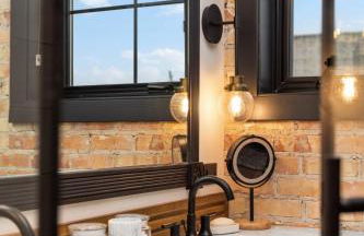 Luxury TC Loft: Historic Condo! - Foto 46