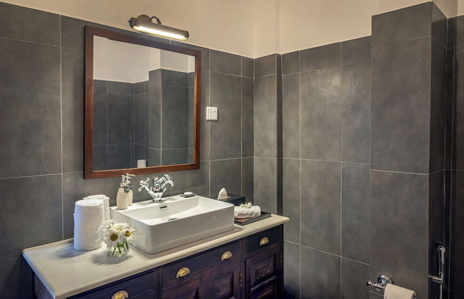 Writer's Lodge By Ishq - Photo 43