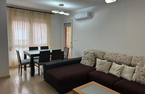 Apartamento de 4 dormitorios muy céntrico en San Juan Pueblo a tan sólo 2,5 km de la playa de San Juan y Muchavista - Foto 2