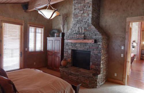 Luxury Home with Stunning 4 Peak Views - Foto 16