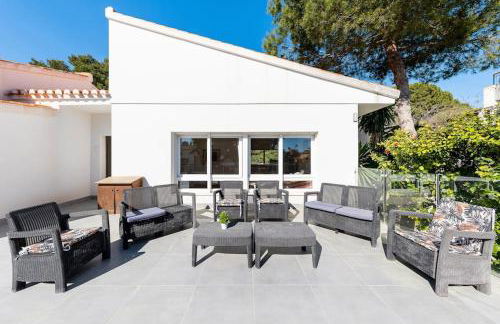 Entire Large Villa next to Award-winning beach - Foto 29