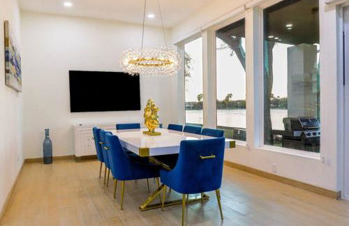 Lake Home: Relax and Unwind in Mission Hidden Gem - Photo 8