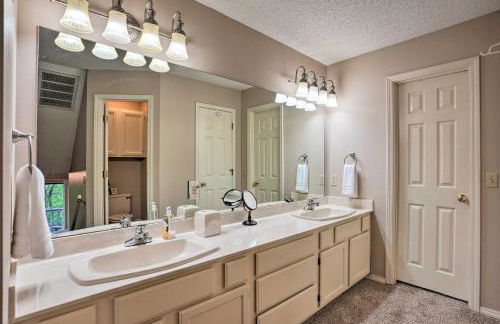 Beaver Lake Retreat with Deck and Private Hot Tub - Foto 23