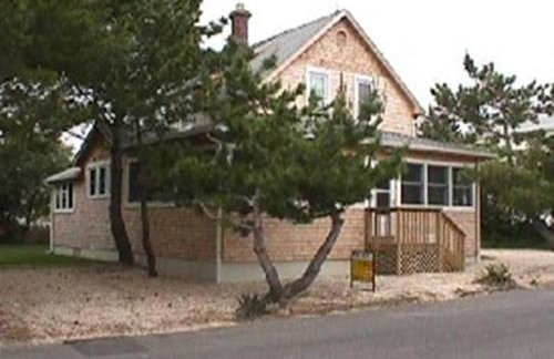 Ship Bottom Ocean Block Beach Cottage Great Location Only 3 Houses From The Sand And Surf Walking Distance To Shops, Dining And Mini Golf 11490 - Foto 1