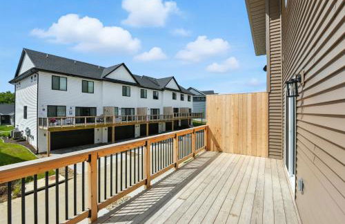 Modern Townhome Retreat in Prime Location townhouse - Photo 25