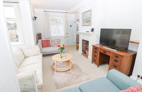 Framingham - Photo 5