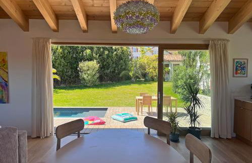 Contemporary Villa with Pool - Foto 20