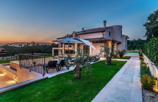 Villa With Swimming Pool and Outdoor Kitchen - Foto 32