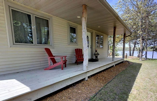 Lakefront Hideaway - Foto 33