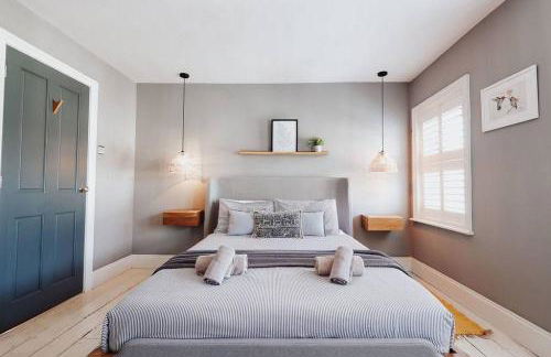 Salterns House - Coastal Escape near Sandbanks - Photo 1