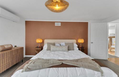 Fire and Fun Luxe Stay w Pool Hot Tub and Game Room - Foto 25