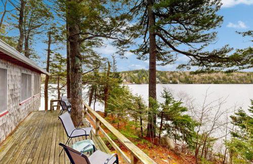 2BR Lakefront Cabin with Fireplace, Lake Views, Dock - Foto 4