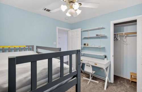 DFW Family Fun Retreat Game Room Pool Table Air Hockey Arcade Work Space Grill BBQ Firepit - Foto 57