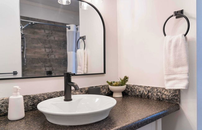 Birchwood by Avantstay Game Room + Lake Access - Photo 16