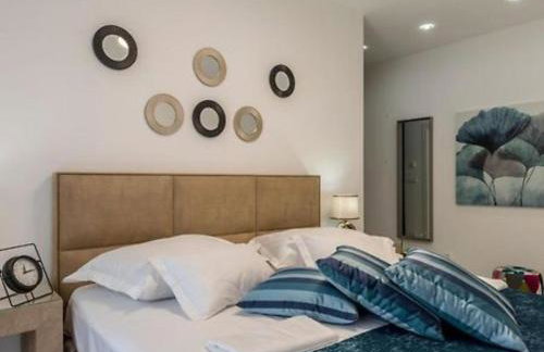 Modern & Stylish Villa with Private Pool - Foto 13