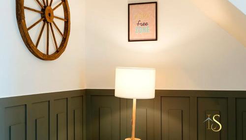 *Luke Stays Oswald Terrace* - Foto 4