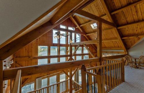 Custom Waterfront Lodge, 4 bed, 4 Bath, Sleeps 12! - Foto 24